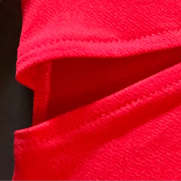 BOLD elements Cut to Curve with cut out and keyhole elements Shirt - Picture 7 of 9